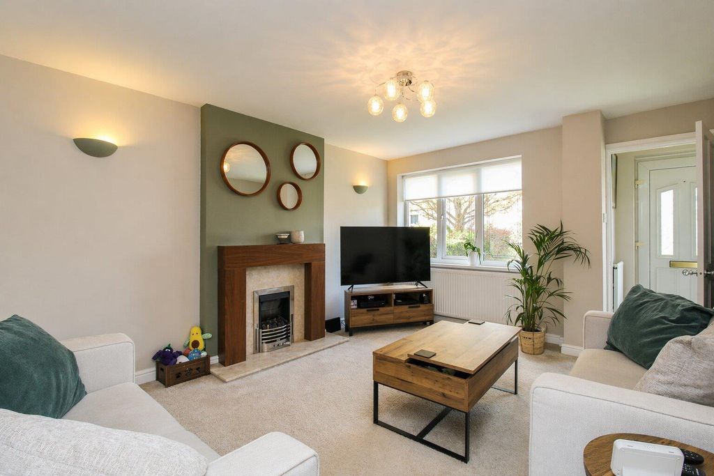 Property photo 2 of 13 Lounge