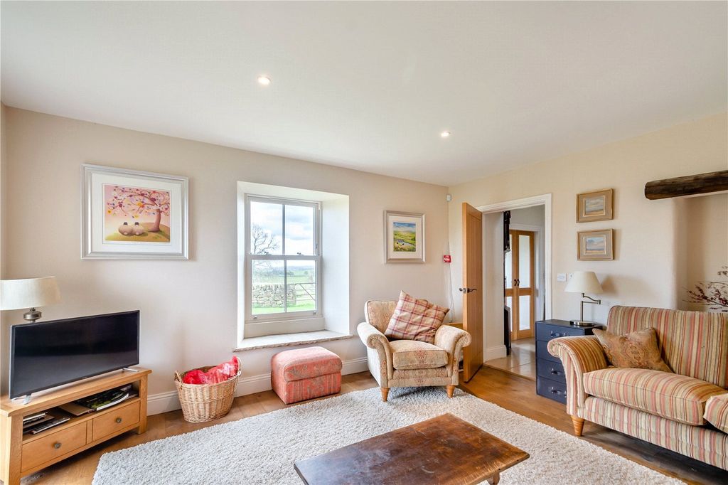 Property photo 2 of 17 Sitting Room