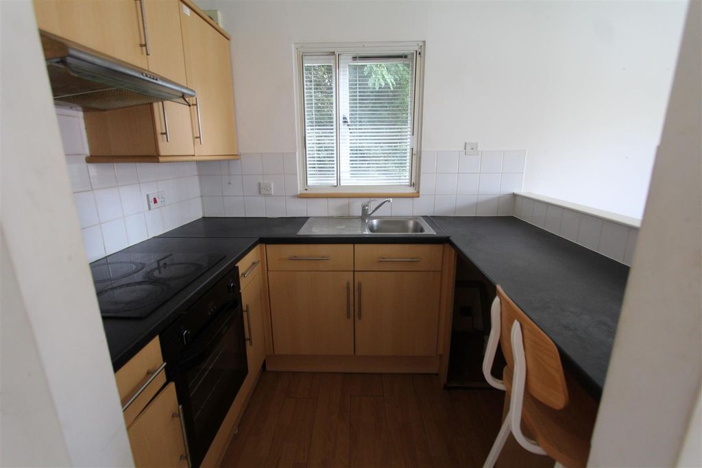Property photo 2 of 6 Kitchen