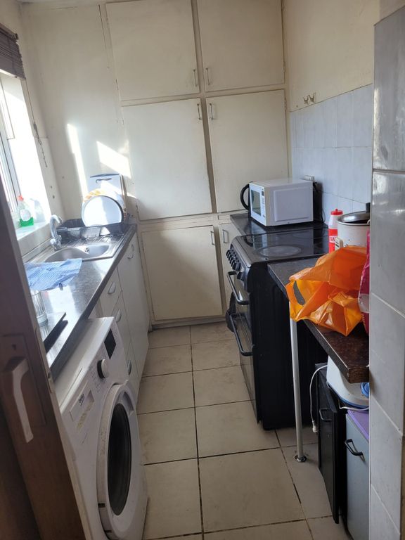 Property photo 2 of 4 Kitchen