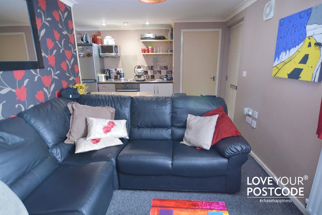 Property photo 3 of 5