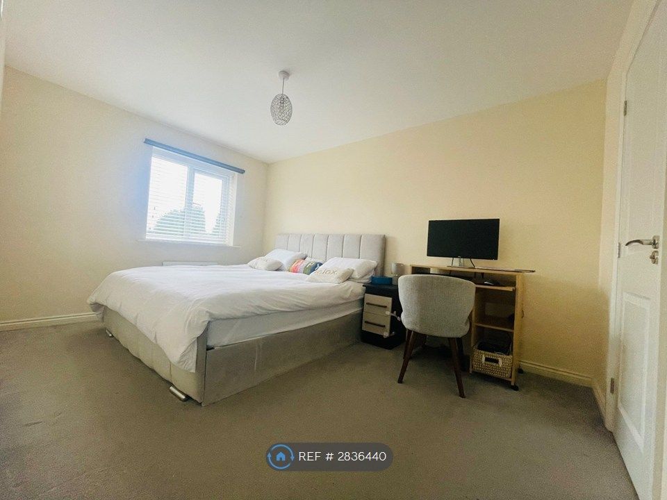 Property photo 1 of 10 Your Large- En-Suite Room