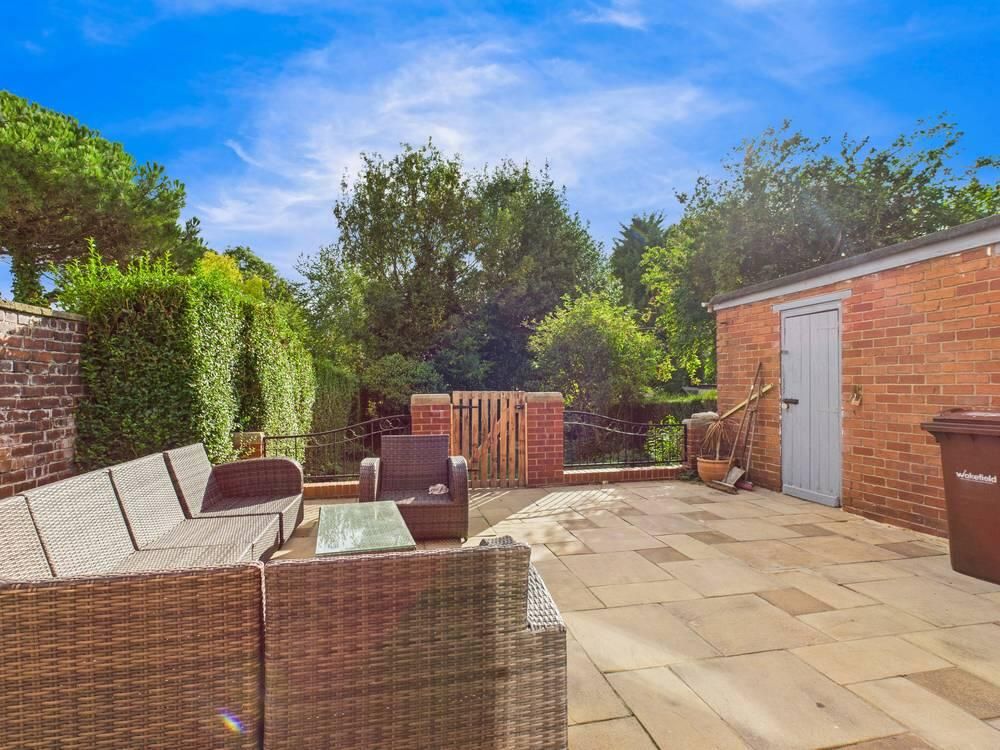 Property photo 1 of 18 Terrace / Patio