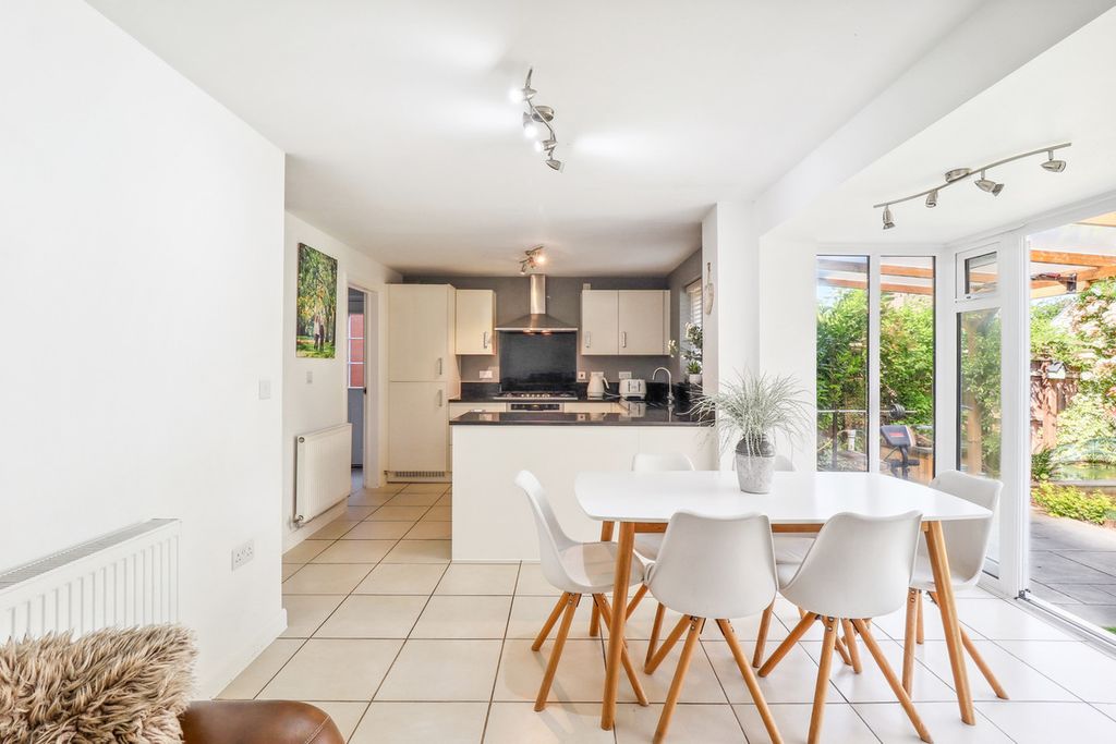 Property photo 2 of 31