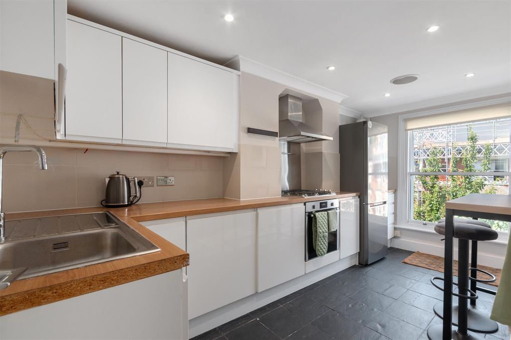 Property photo 2 of 9 Sulgrave Road