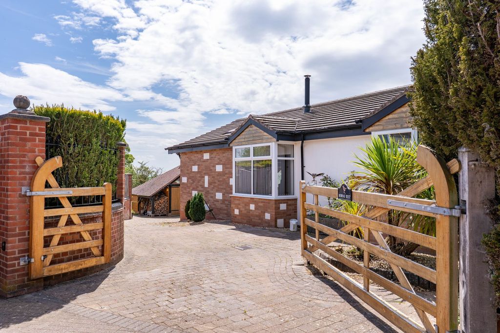 Property photo 2 of 37