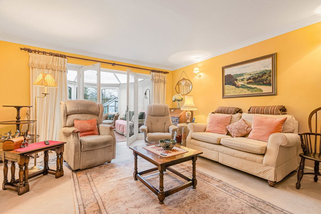 Property photo 3 of 19 Sitting Room