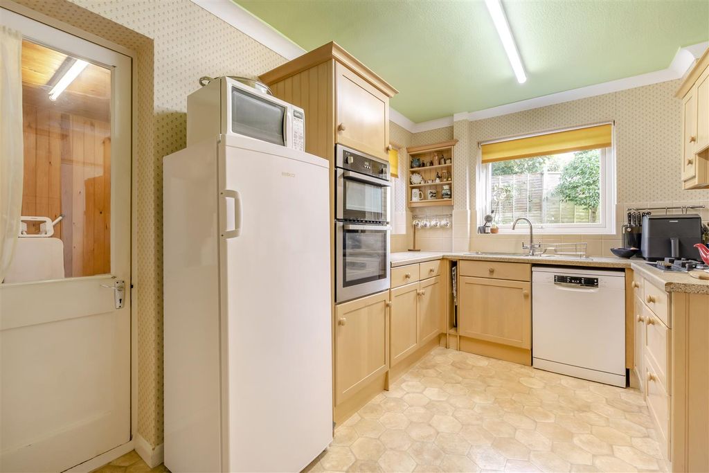 Property photo 3 of 21 8682505-Interior06.Jpg