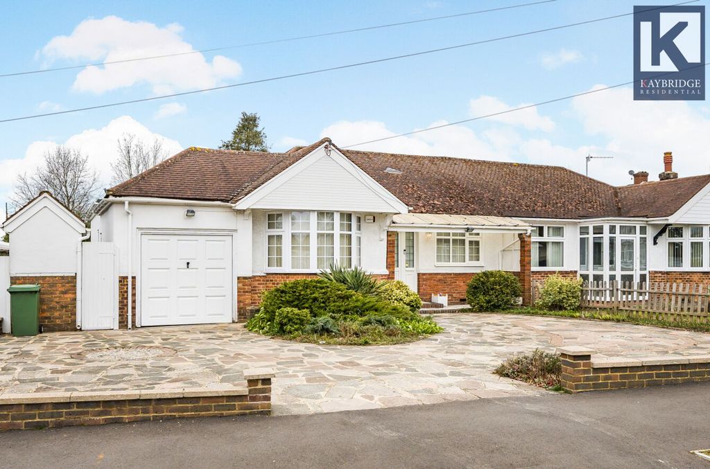 Property photo 1 of 15 Firswood Avenue, Epsom