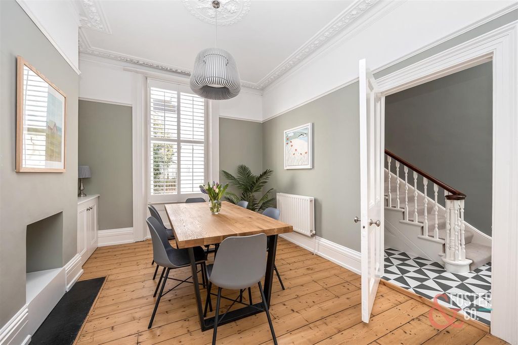 Property photo 3 of 58 Eaton Place, 34-049.Jpg