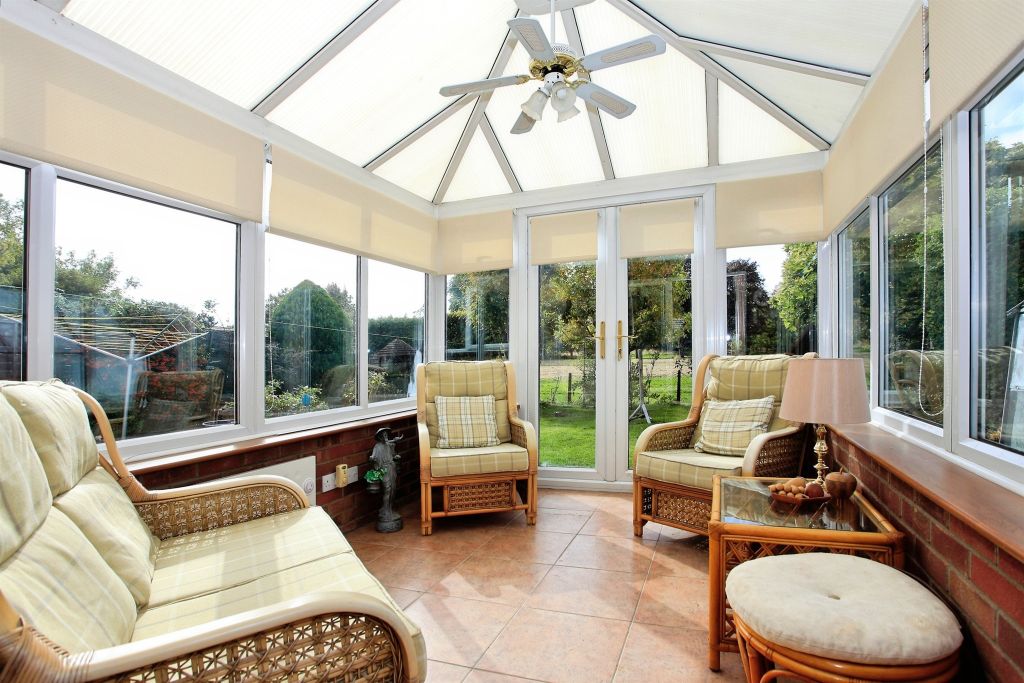 Property photo 2 of 22 Conservatory