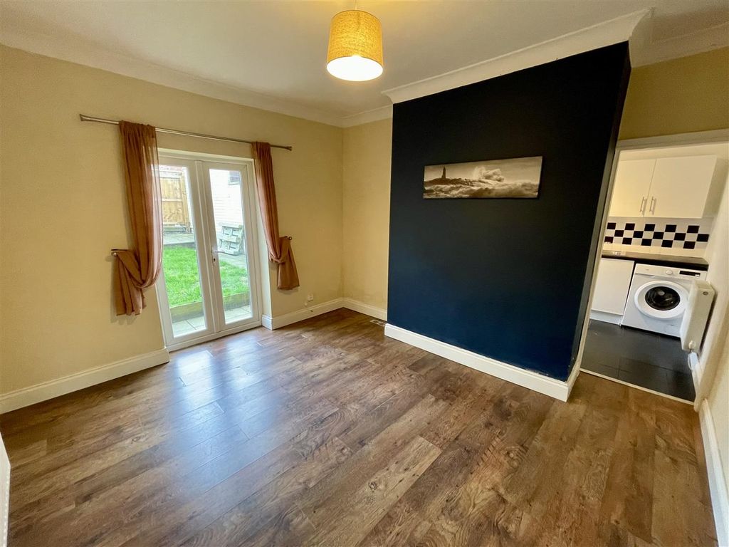 Property photo 3 of 11 Dining Room