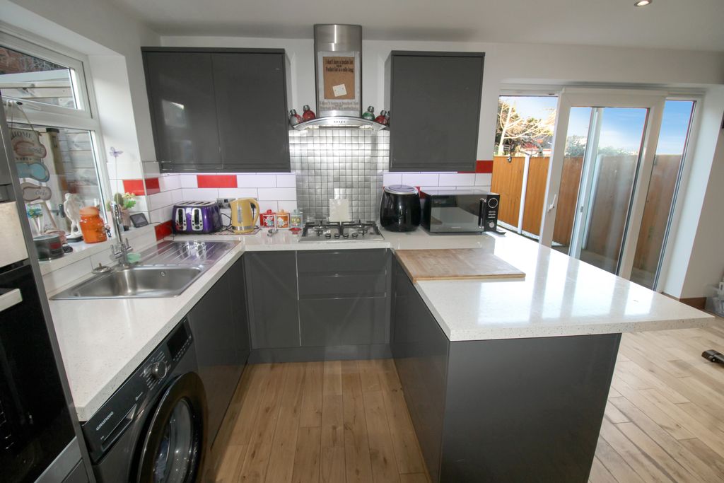 Property photo 3 of 10 Img_4006