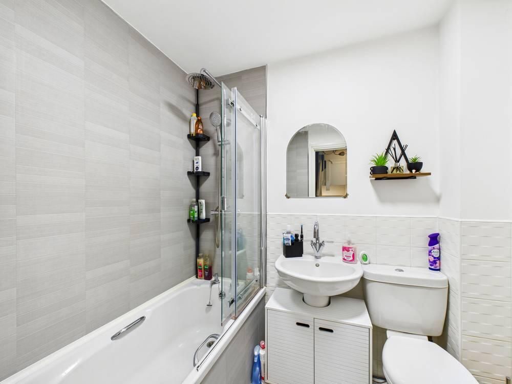 Property photo 3 of 26 Bathroom