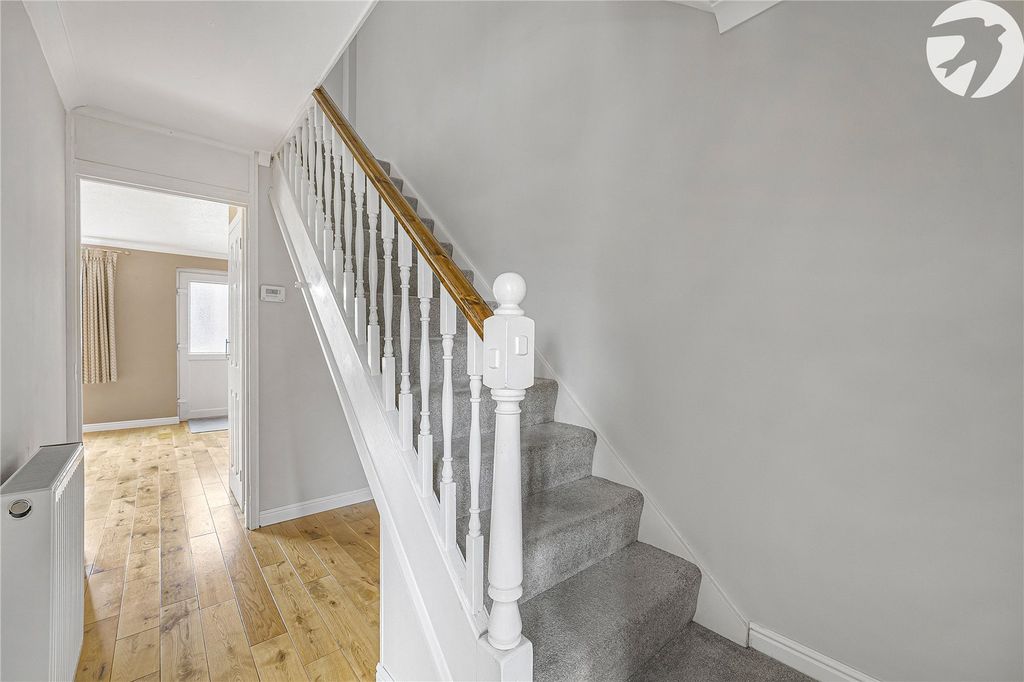 Property photo 3 of 27 Entrance Hall