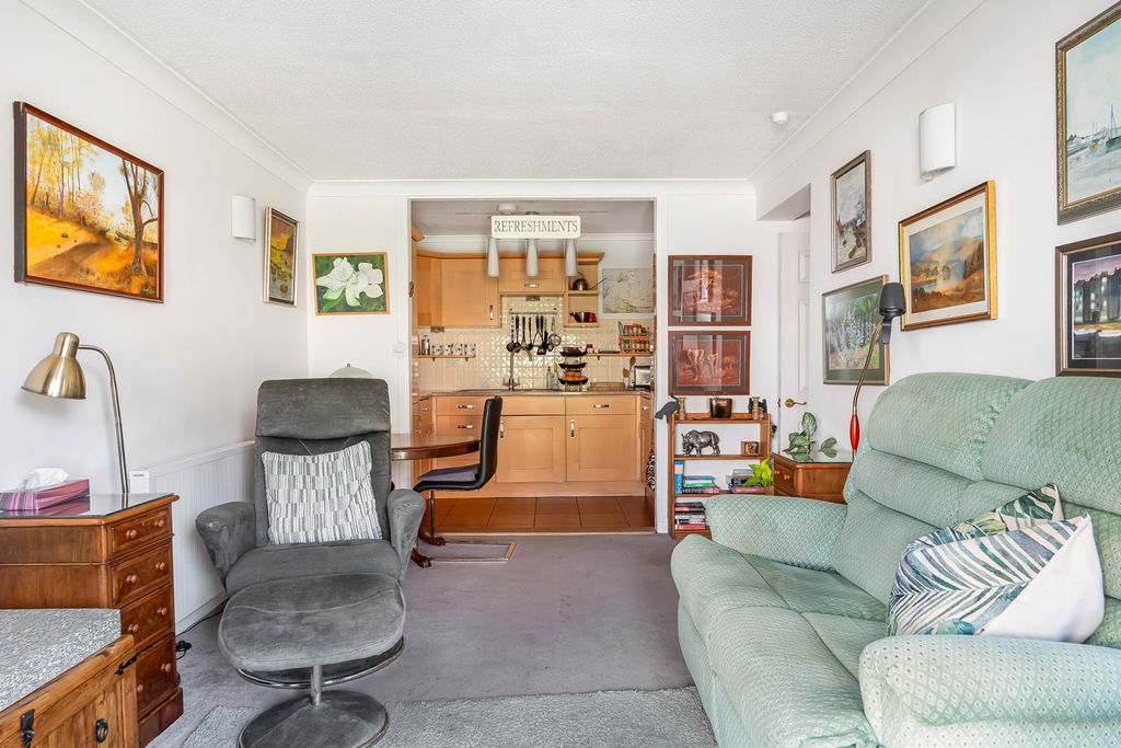 Property photo 3 of 14 Sitting Room