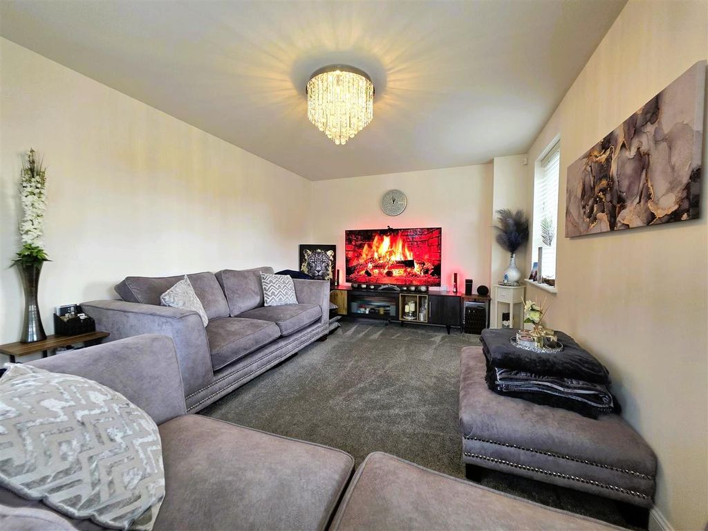 Property photo 2 of 20 Lounge