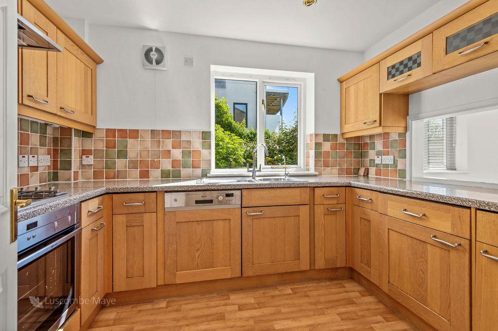 Property photo 3 of 21