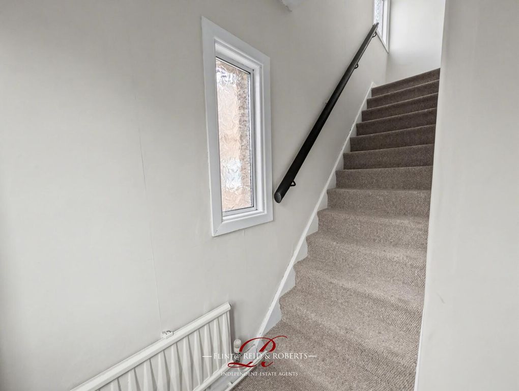 Property photo 2 of 17 Hallway