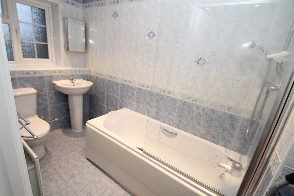 Property photo 3 of 9 Bathroom 2.Jpg