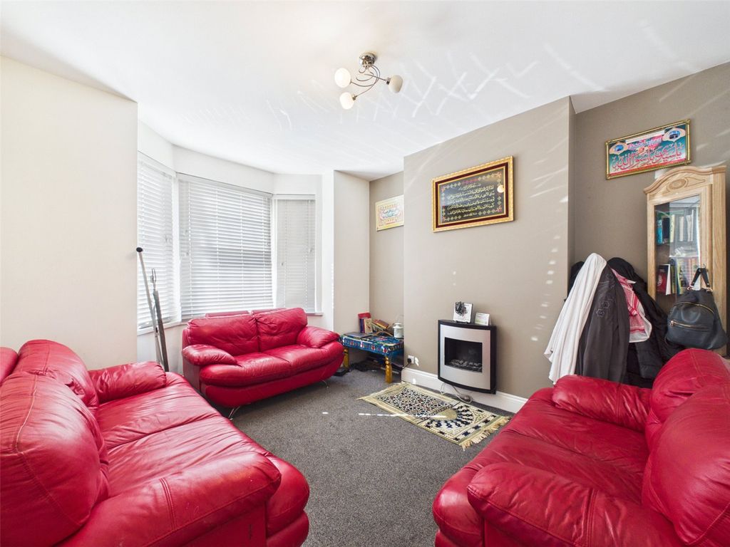 Property photo 2 of 19 Picture No. 16