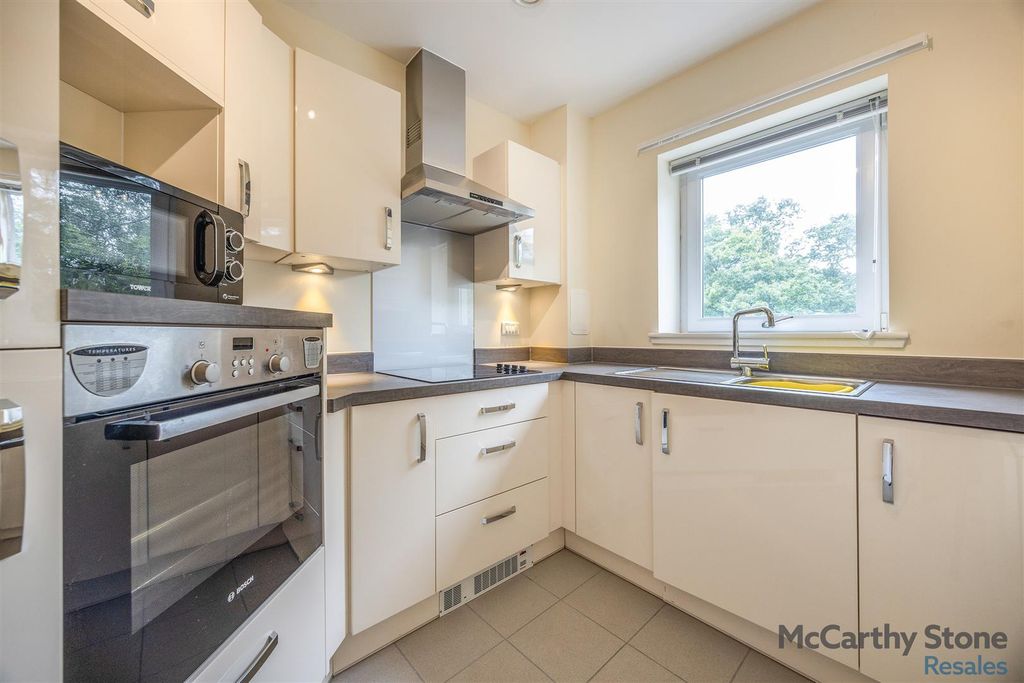 Property photo 3 of 21 Kitchen38Tc.Jpg