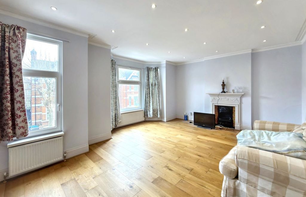 Property photo 3 of 18