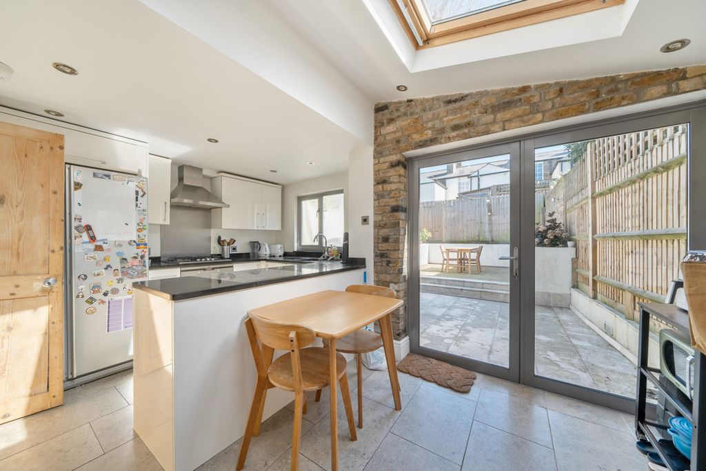 Property photo 1 of 25 1439725-21-69d51A...