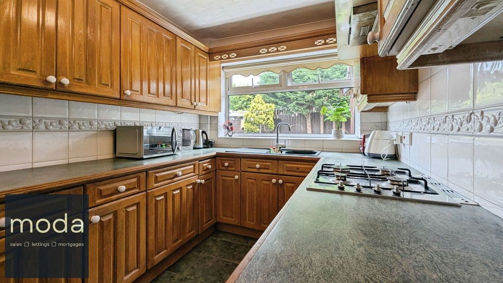 Property photo 2 of 25