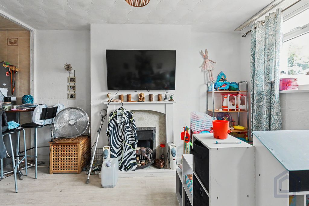 Property photo 2 of 11