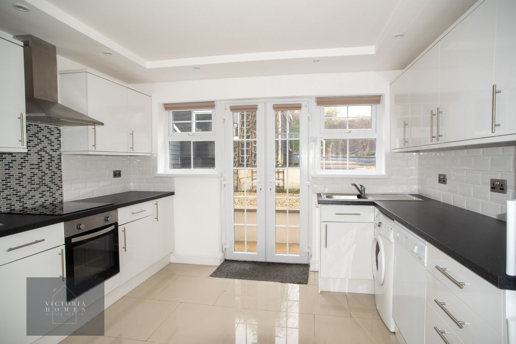 Property photo 1 of 37 Photo 14