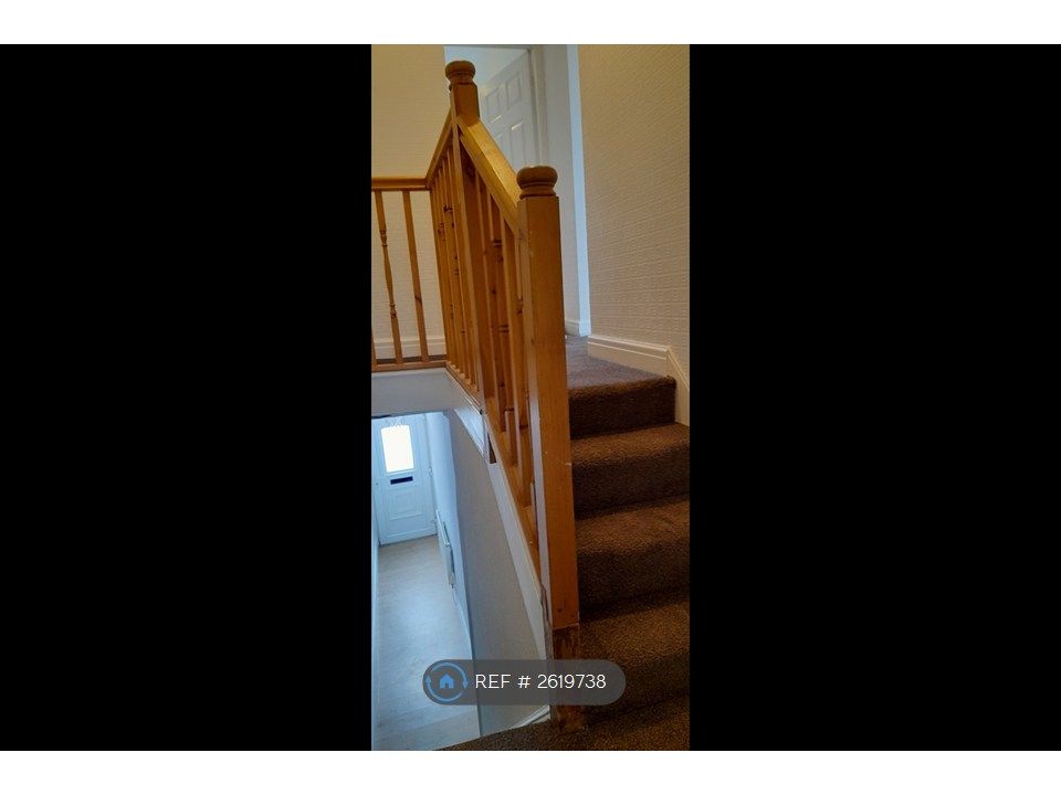 Property photo 2 of 12 Staircase2