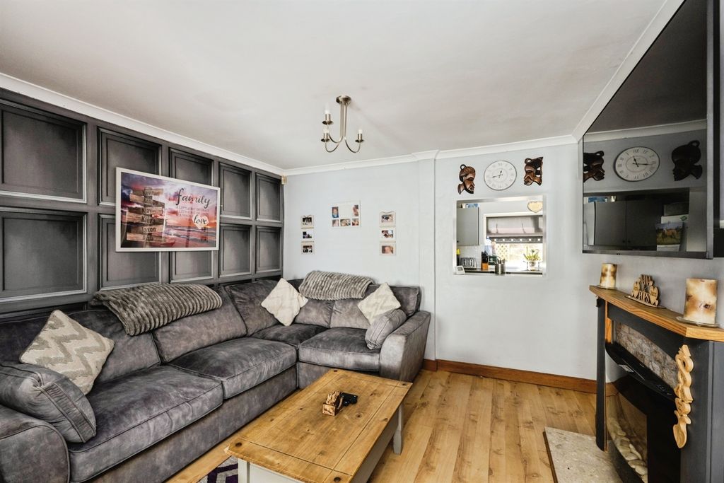Property photo 2 of 14