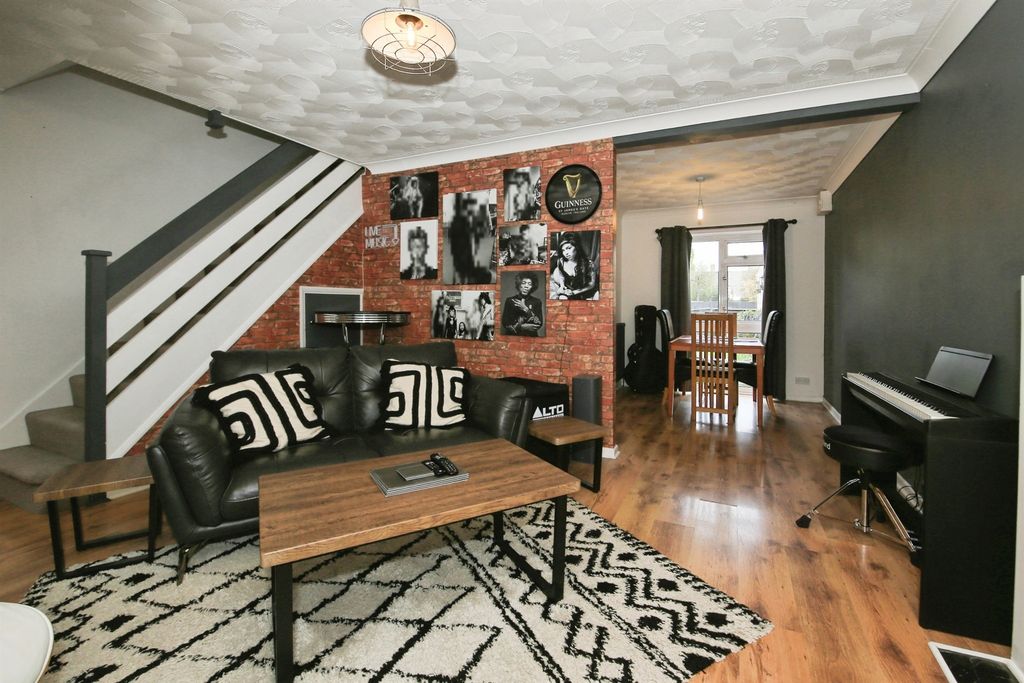 Property photo 3 of 18