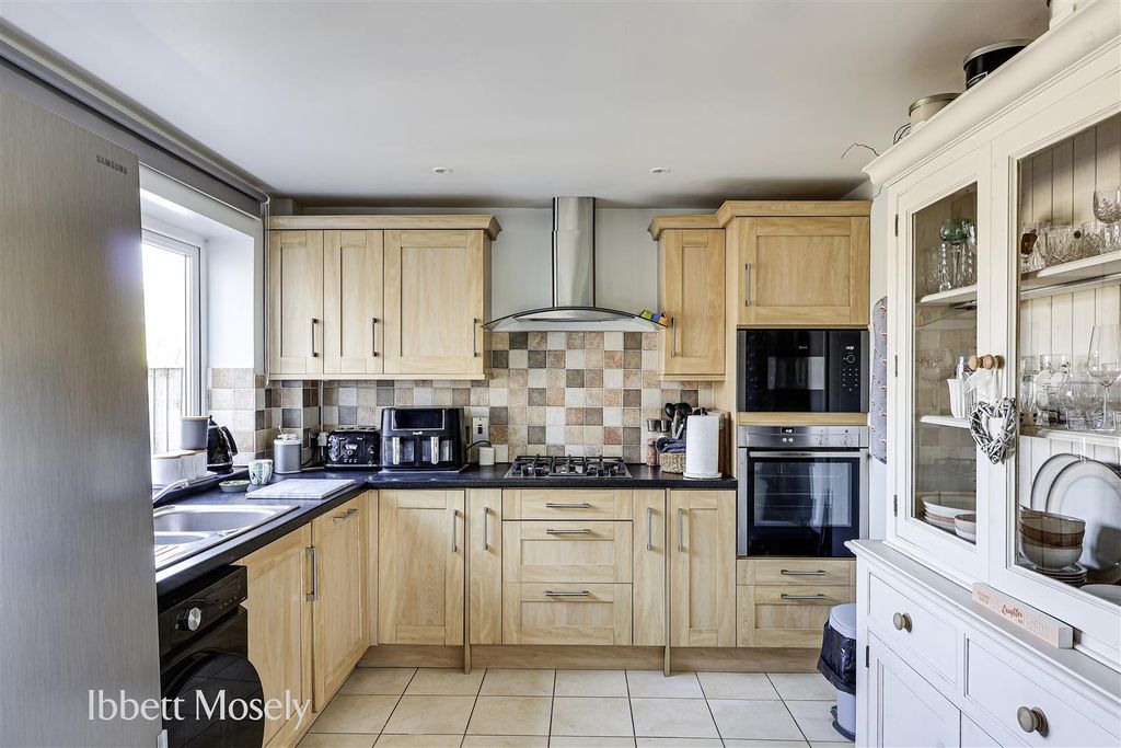Property photo 3 of 14 10 Kitchen.Jpg