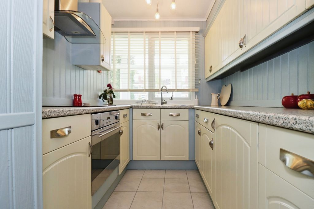 Additional image 11 of 2 bed flat for saleMarlborough Drive, Frenchay, Bristol BS16