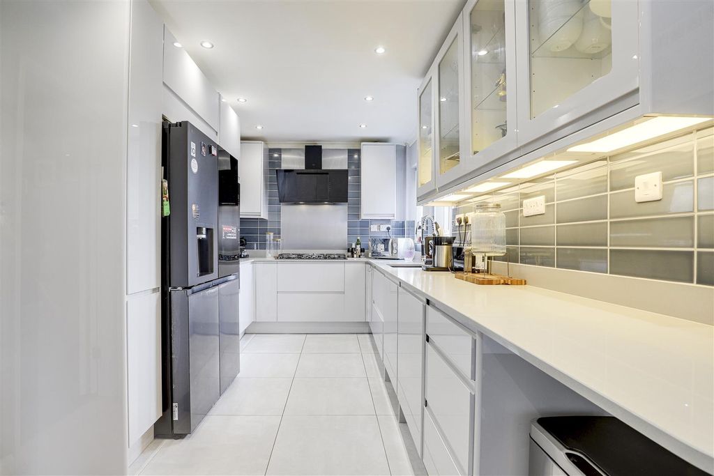 Property photo 2 of 22 11038.Jpg