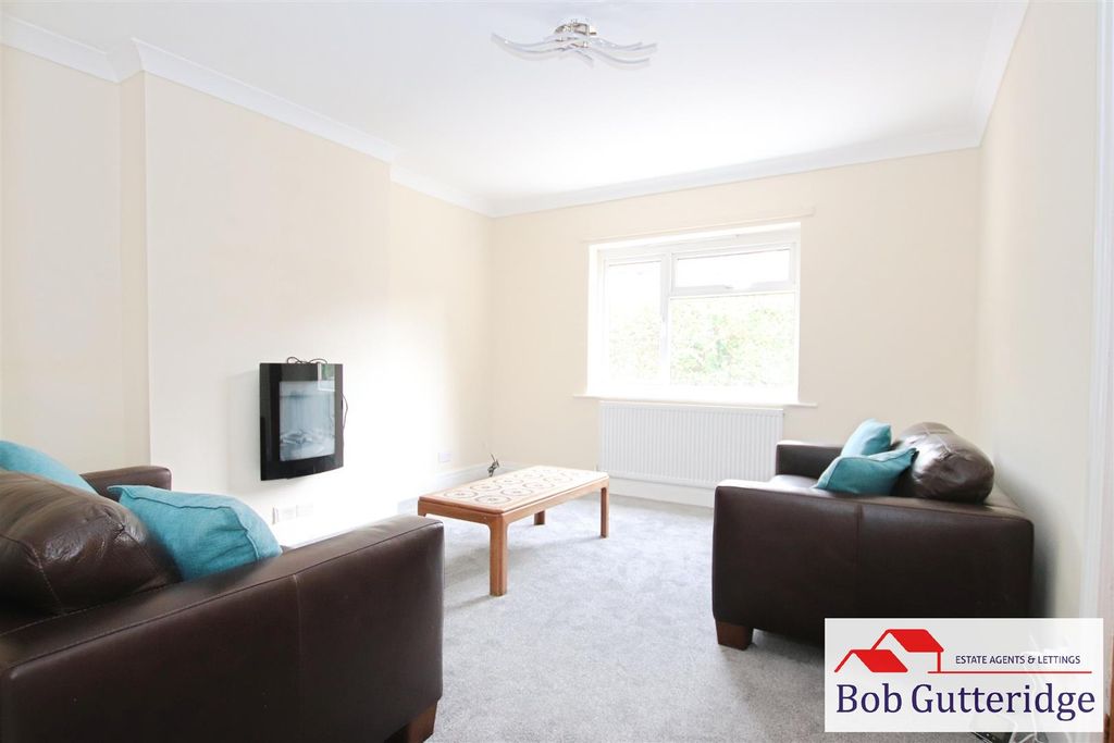 Property photo 3 of 22 Lounge