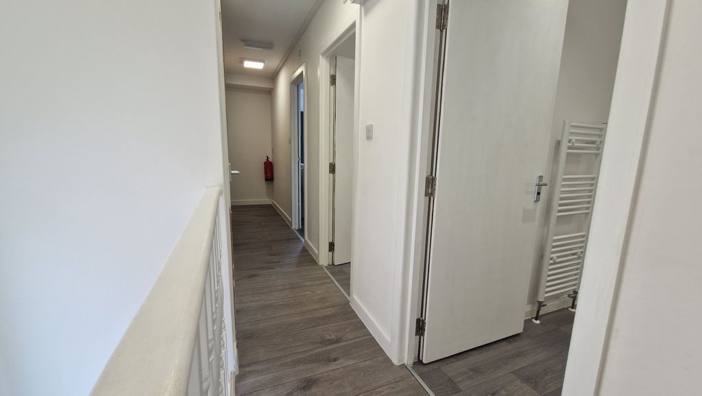 Property photo 3 of 6 Landing