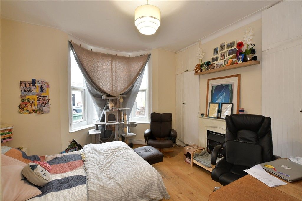 Property photo 2 of 7 Living Room