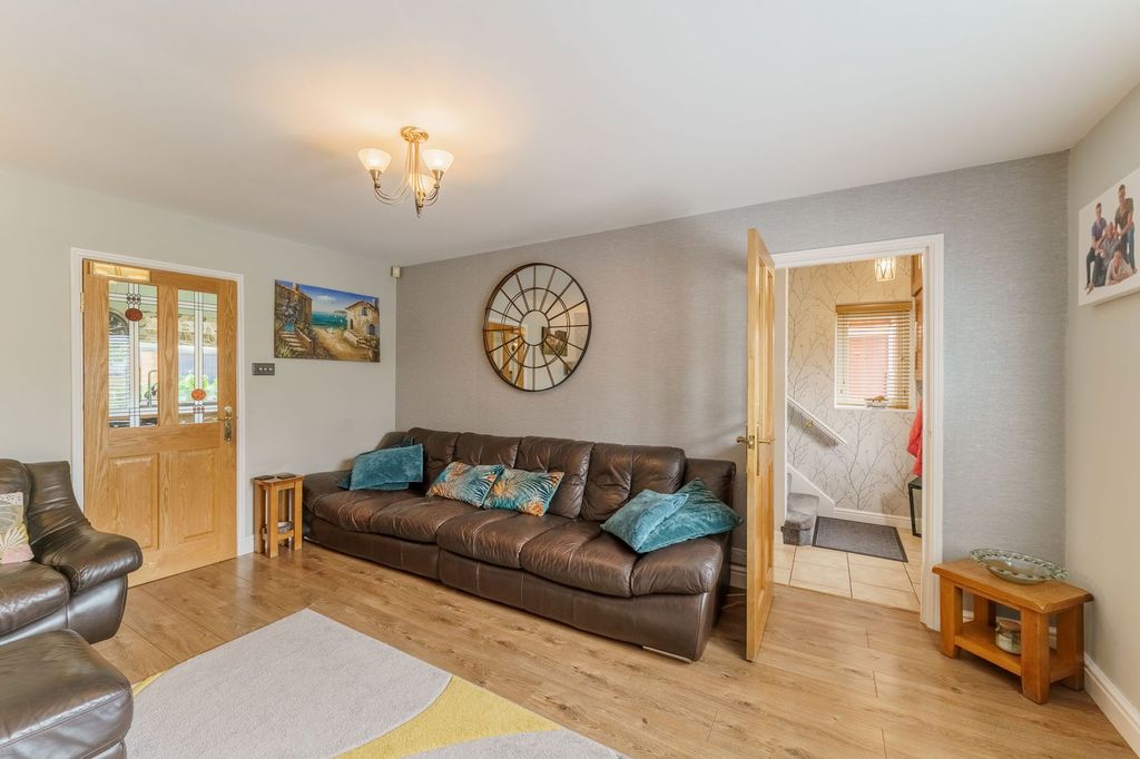 Property photo 3 of 33