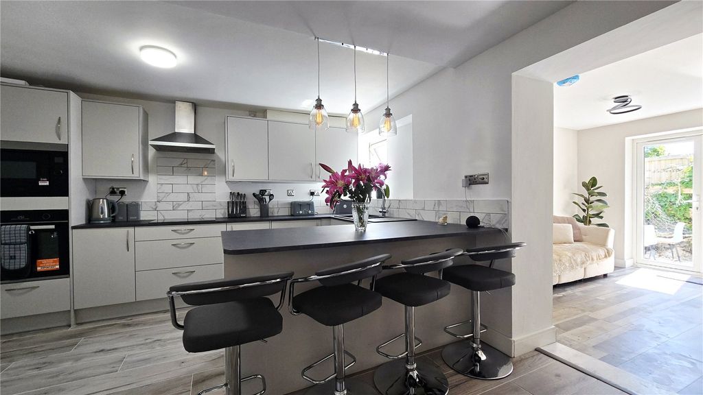 Property photo 3 of 14 Breakfast Bar