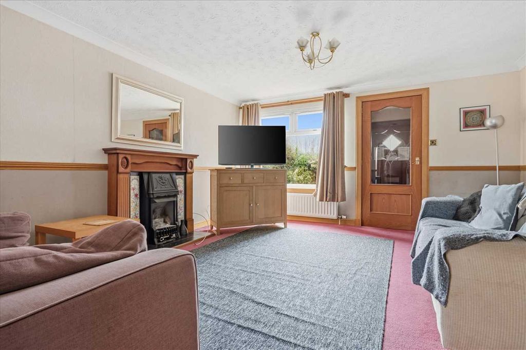 Property photo 2 of 26 Lounge