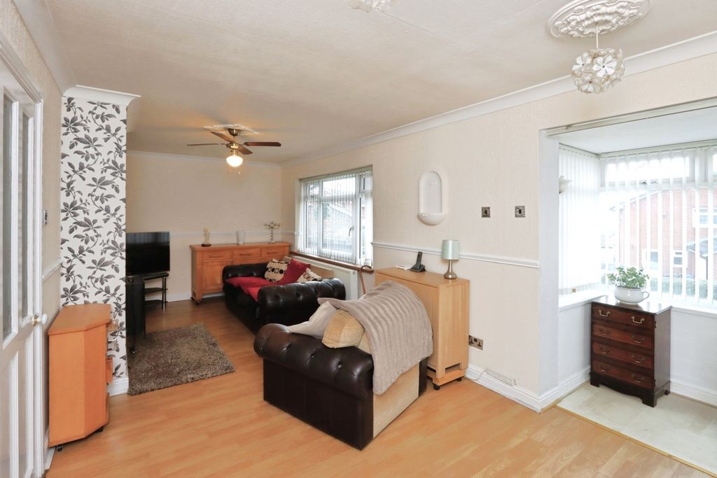 Property photo 3 of 17 Photo