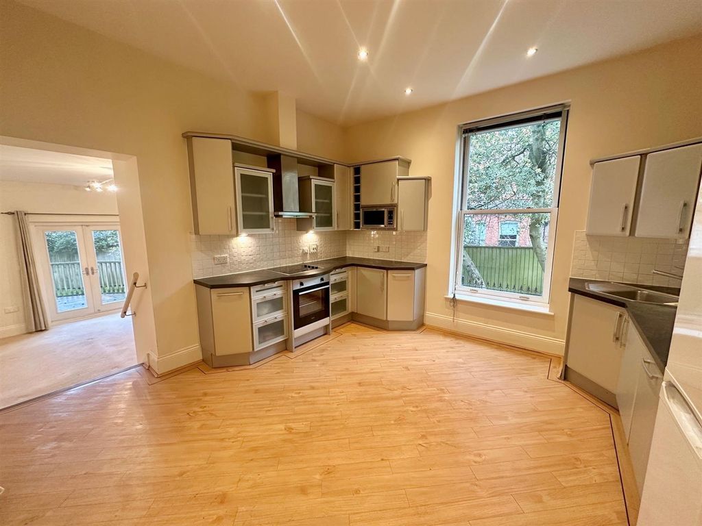 Property photo 2 of 12 Five.Jpg