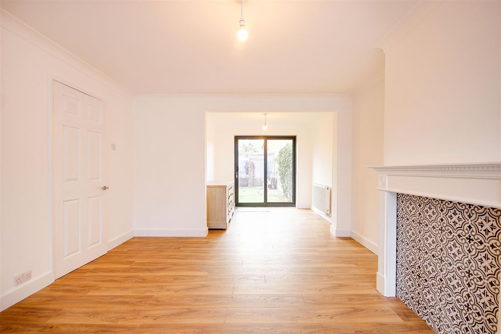 Property photo 3 of 22