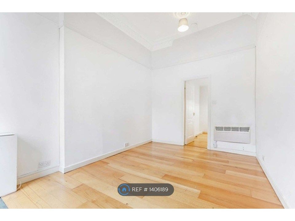 Property photo 1 of 9 Main Room