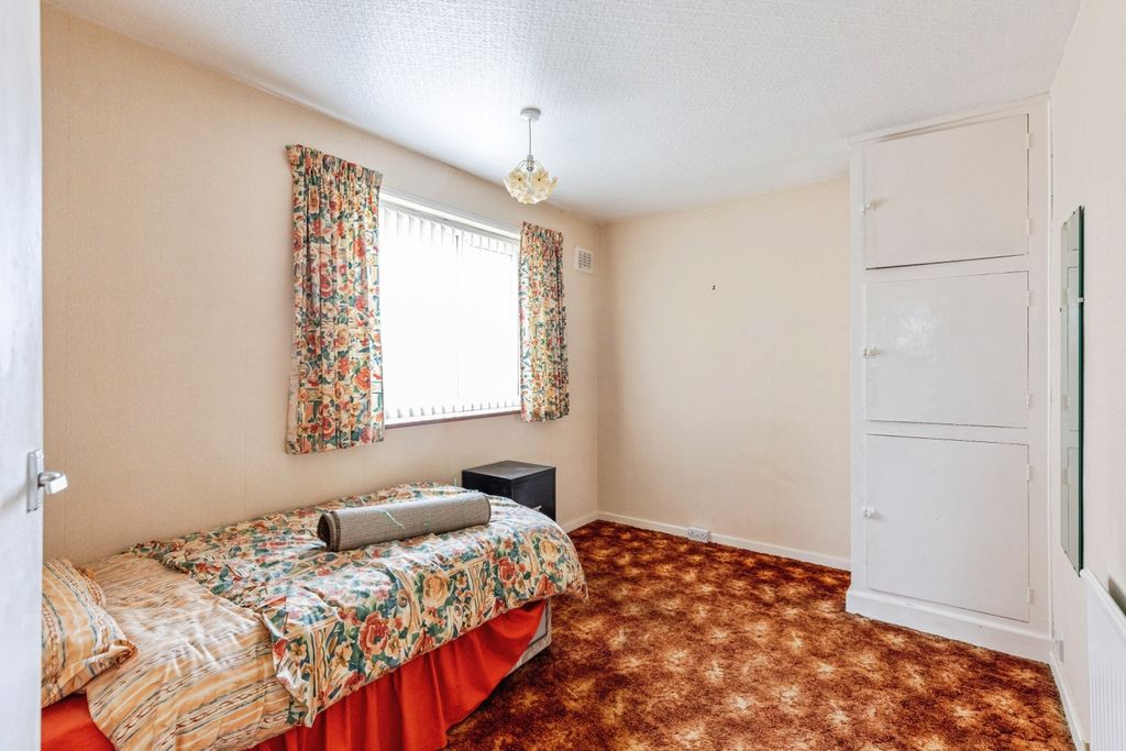 Additional image 13 of 3 bed semi-detached house for saleEastleigh Road, Kettering NN15