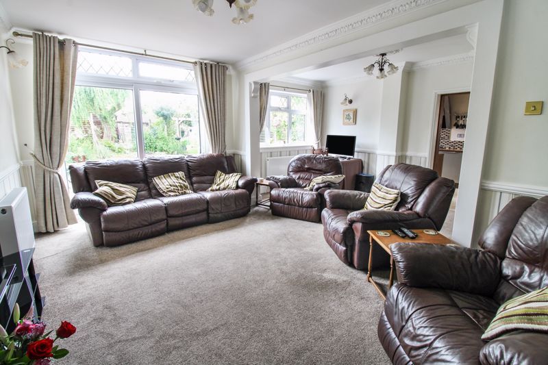 Property photo 3 of 15 Lounge