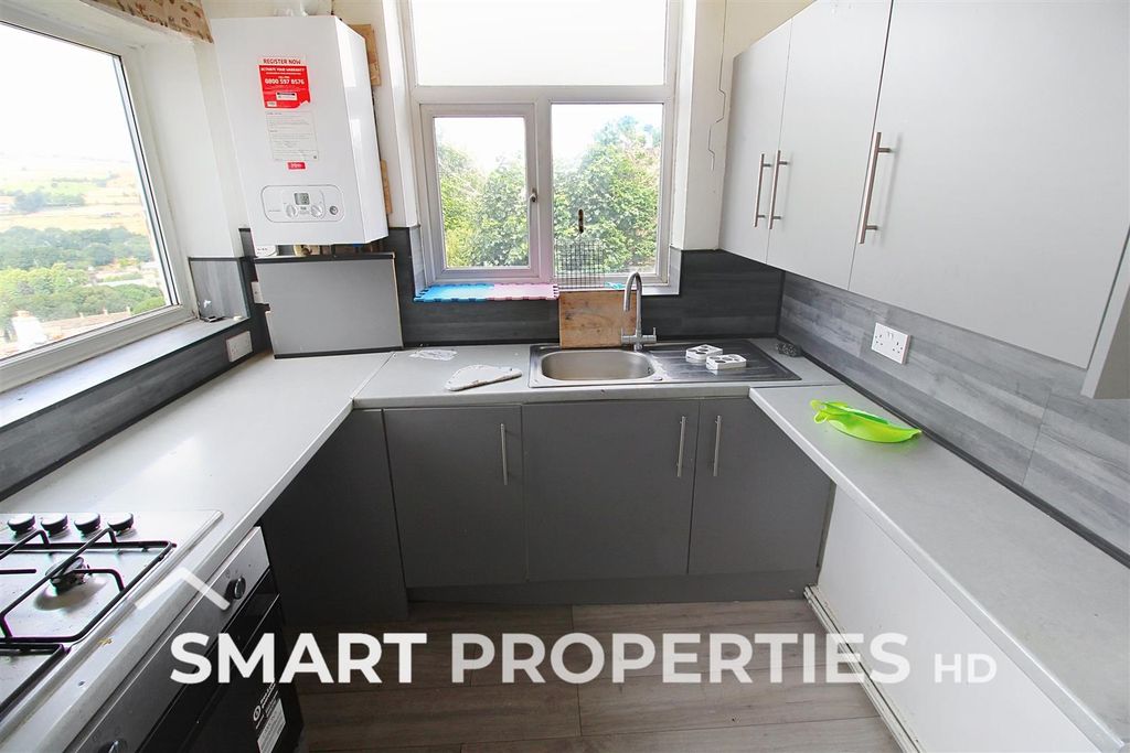 Property photo 3 of 8 Kitchen